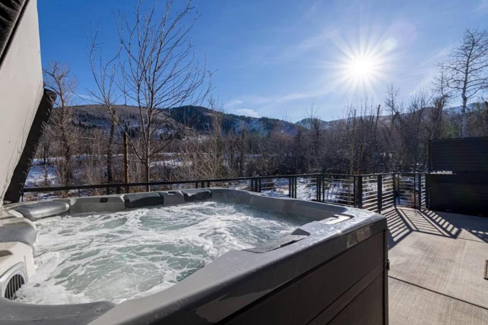 Exclusive Views with Hot Tub near Ski Lifts House in Wasatch County