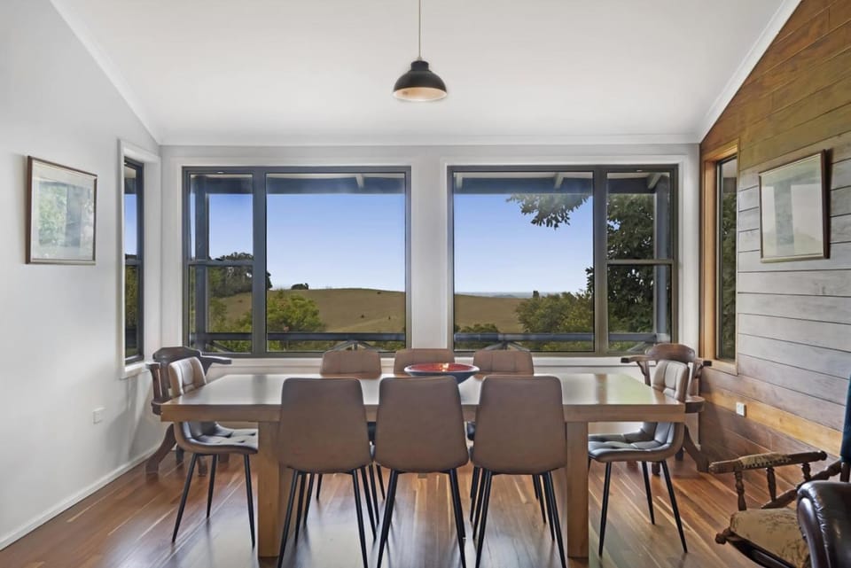 Seating area, Dining area, Mountain view