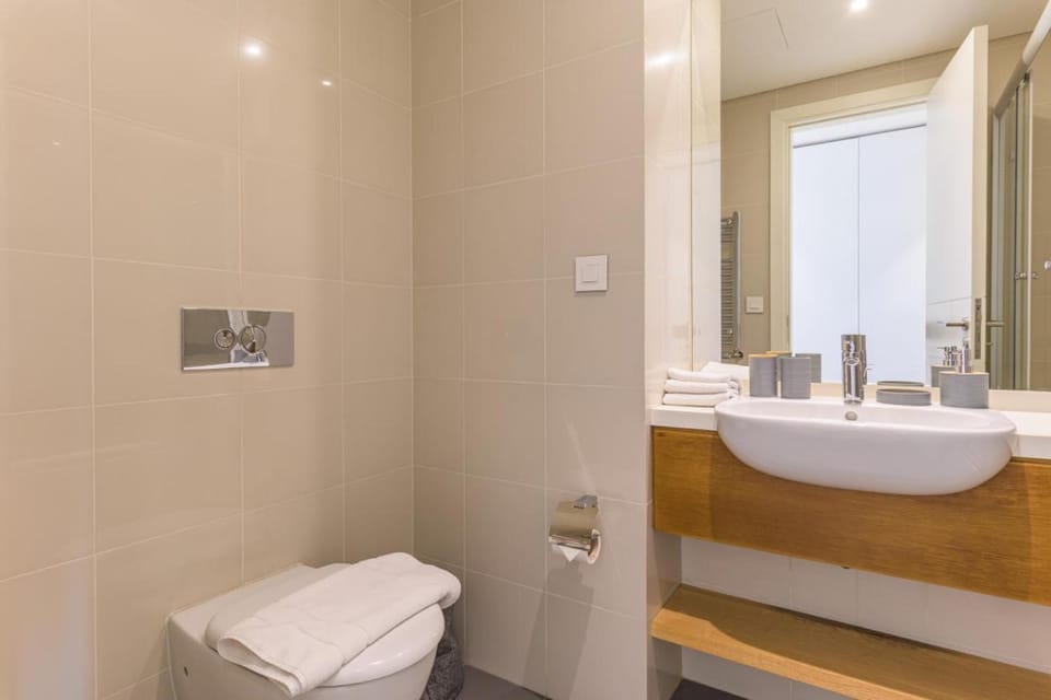Toilet, Bathroom, towels