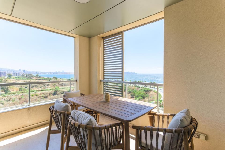 Day, Natural landscape, View (from property/room), Balcony/Terrace, Seating area, Dining area, Sea view