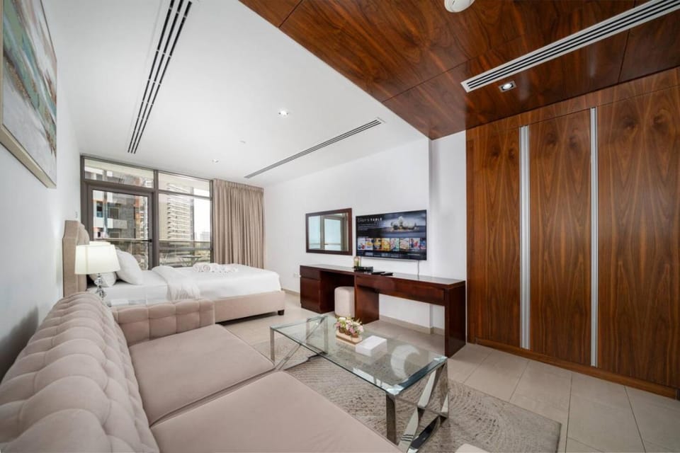 Bed, TV and multimedia, Living room, Photo of the whole room, Seating area, wardrobe