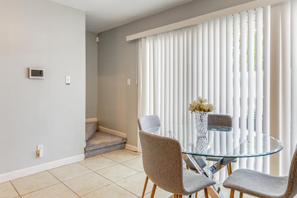 Steps to Park: Dog-Friendly Condo in Conyers! House in Conyers