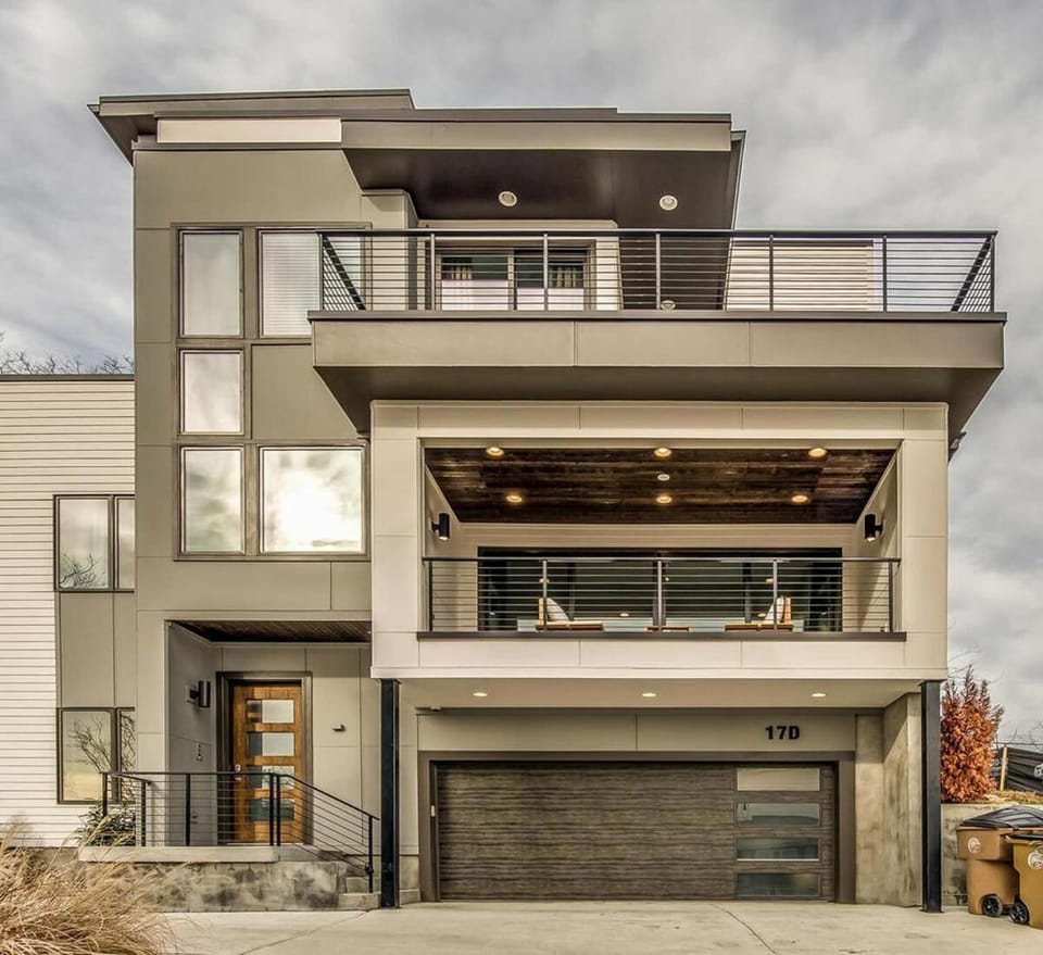 Stunning Skyline Manor - Rooftop Views Villa in East Nashville