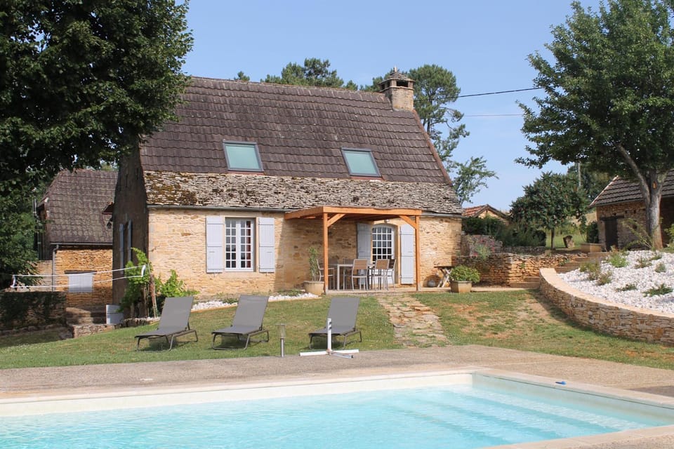 Property building, Garden view, Pool view, Swimming pool, sunbed