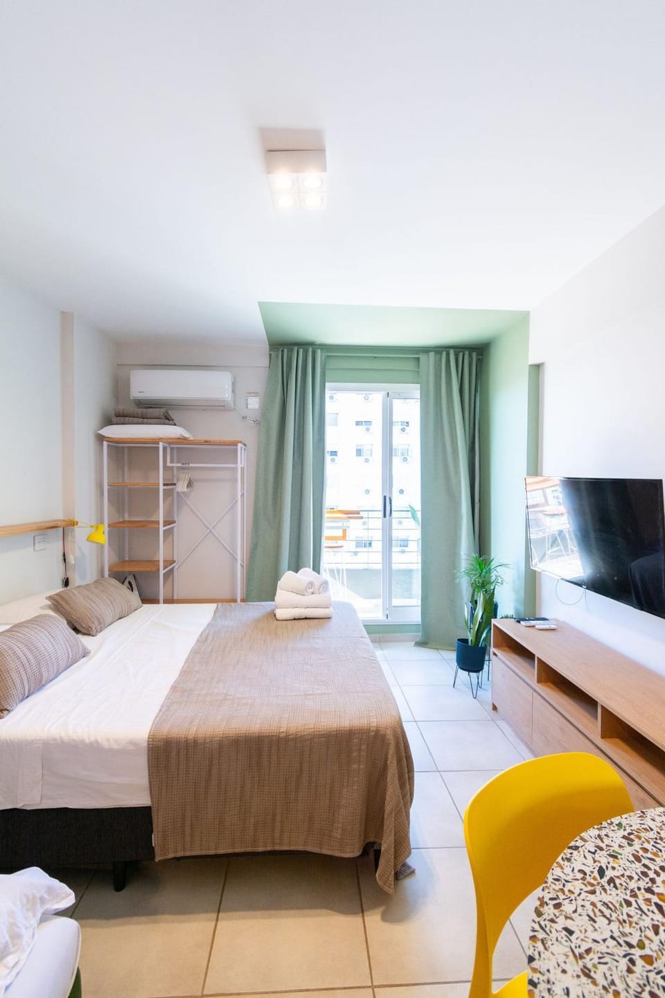Bed, Area and facilities
