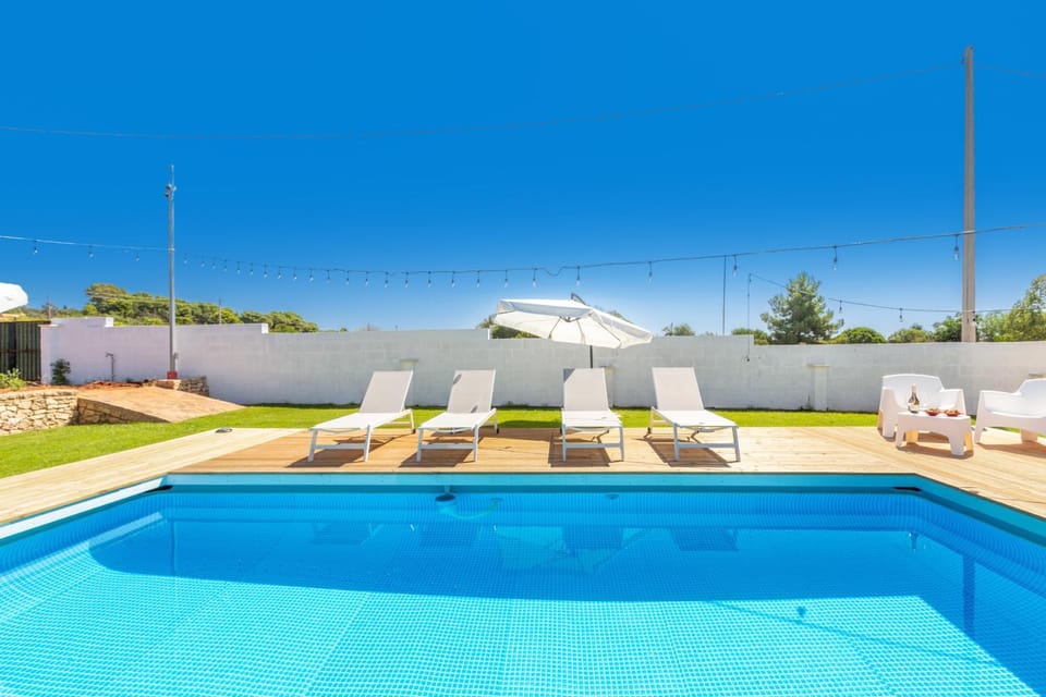 Day, Pool view, Swimming pool, sunbed
