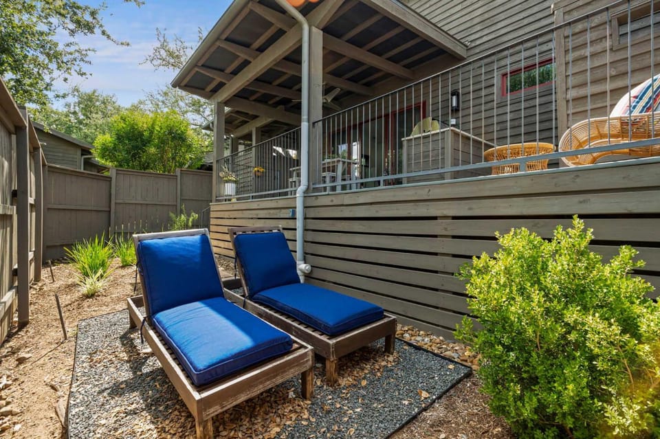 Relaxing Lake Escape -1BR - Pickleball - BBQ House in Lake Travis