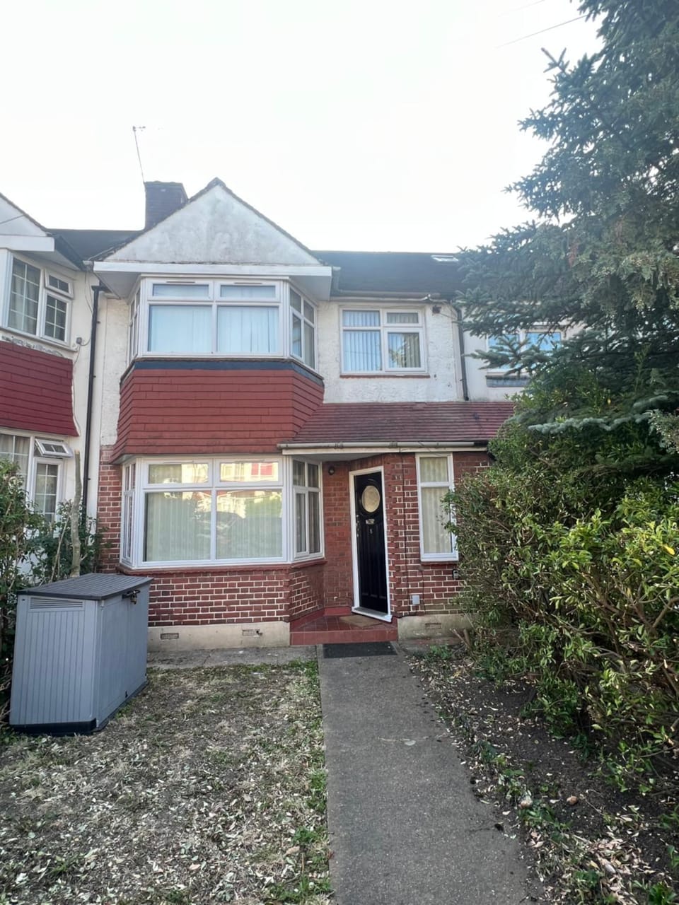 3 Bedroom modern house 15 min to tube, shops near by House in London