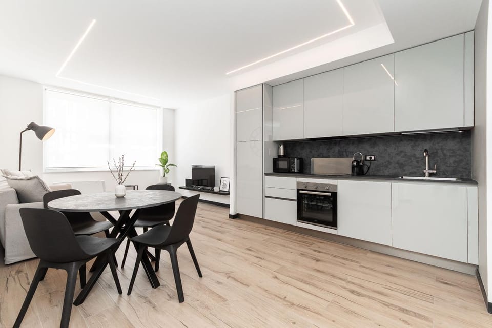 Kitchen or kitchenette, Dining area, oven, stove