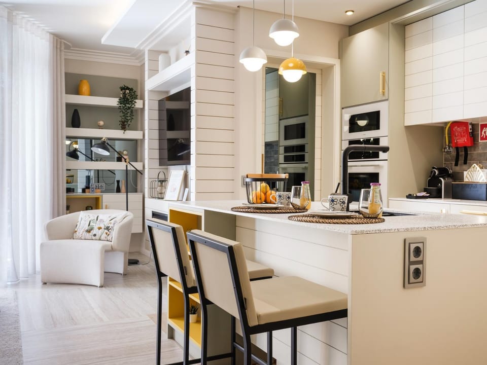 Kitchen or kitchenette, Dining area