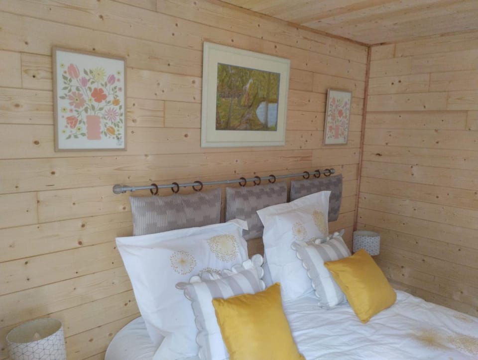Bed, Photo of the whole room