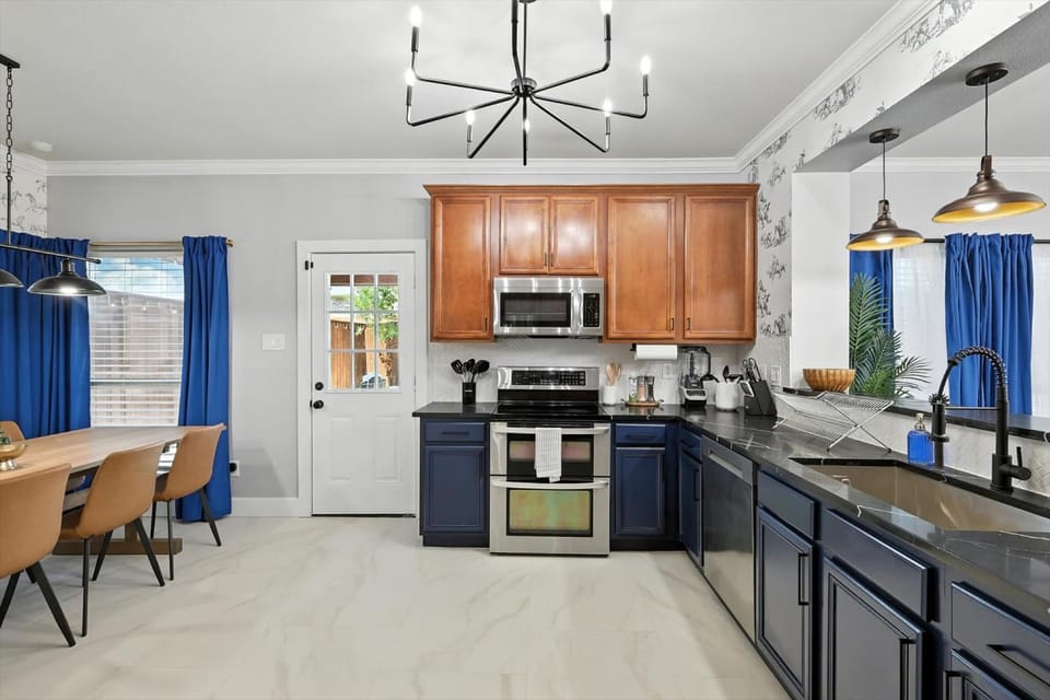 5BD 3BA Pool Oasis Come Rest Relax & Recharge House in Burleson