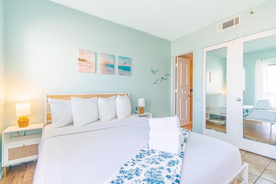 Renovated 2 Bedroom with Ocean & City Views! Palace 1807 House in Myrtle Beach