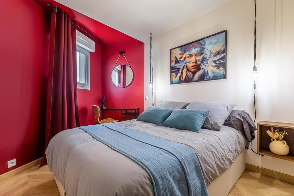 Photo of the whole room, Seating area, Bedroom