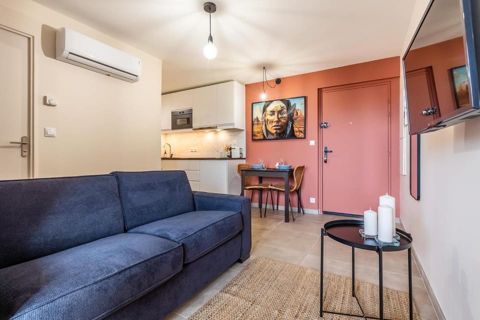 TV and multimedia, Living room, Seating area, Dining area, kitchen, air conditioner
