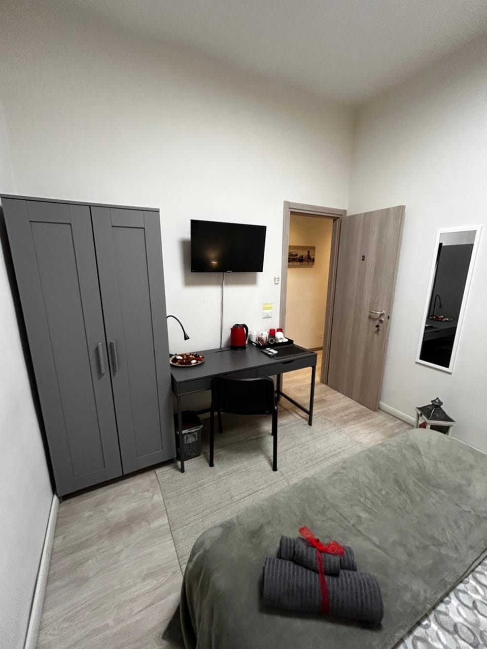 Photo of the whole room, Bedroom