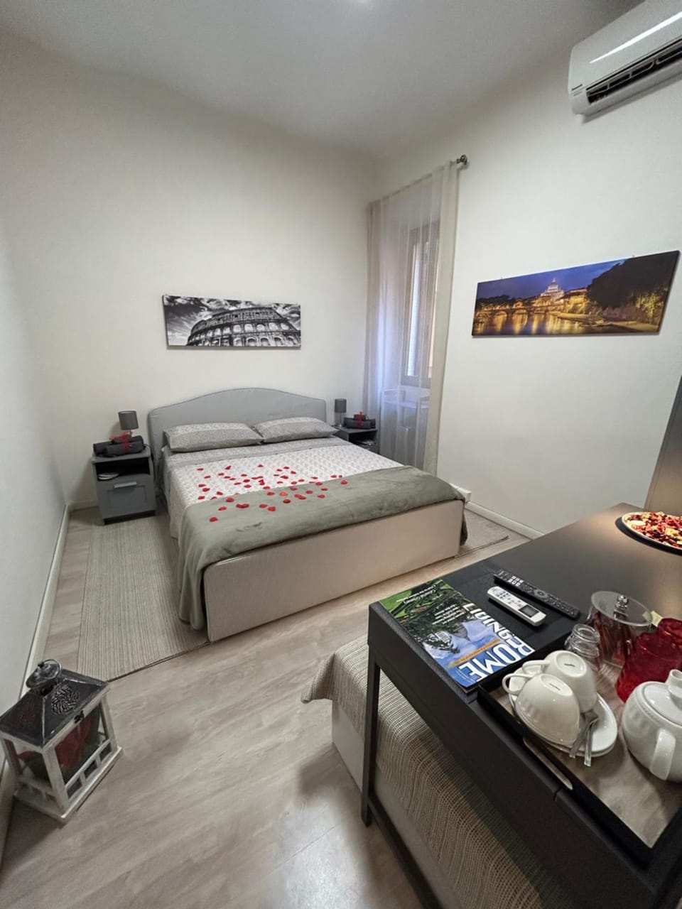 Bed, Bedroom, towels, air conditioner