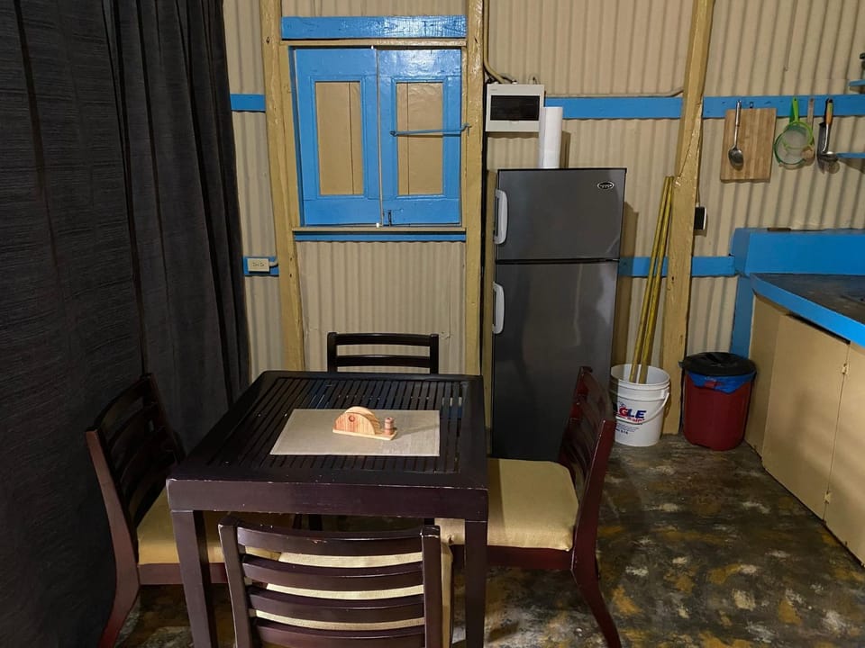 Restaurant/places to eat, Seating area