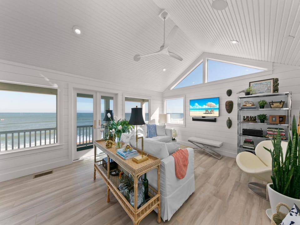 TV and multimedia, Living room, Seating area, Sea view, furniture