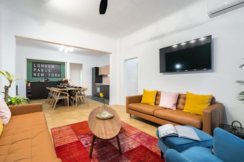 All around the world 4BR Apartment - City Center Apartment in Bucharest