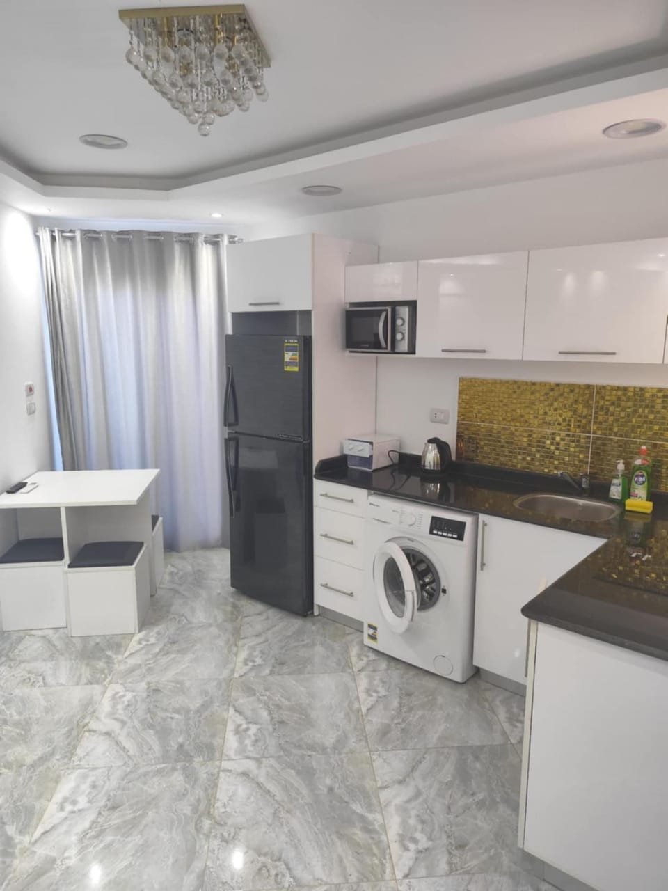 Kitchen or kitchenette, Dining area, stove, washing machine