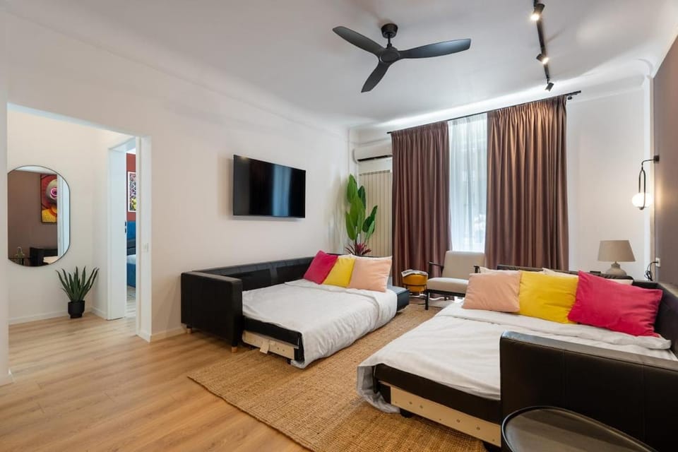 Downtown Is My Place - 4BR Apartment - Balcony Apartment in Bucharest