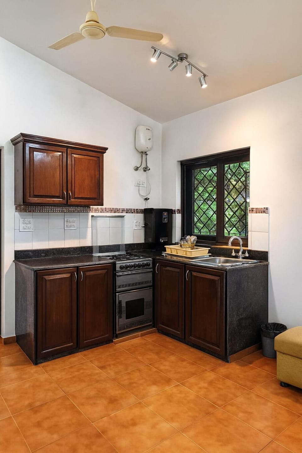 Navilehomestay Budget 2BHK with Pool Near Baga & Candolim Beach Villa in Candolim