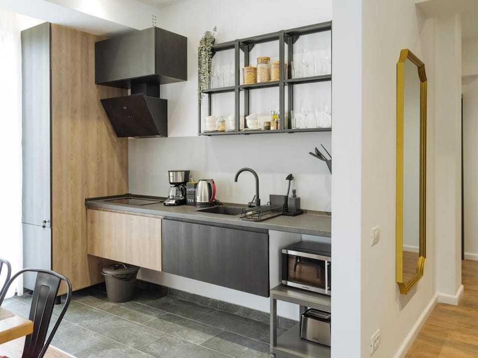 Central 16 Apartment - Private Terrace & Parking Apartment in Bucharest
