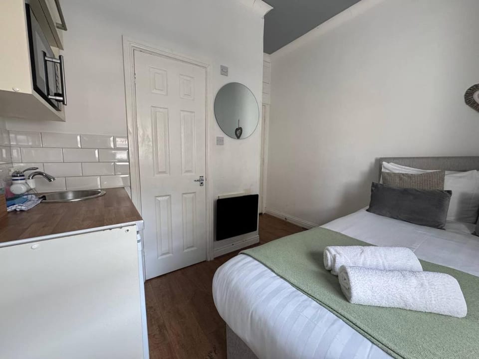 Bed, Kitchen or kitchenette, Bedroom, towels