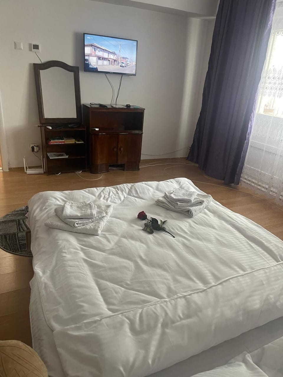 Communal lounge/ TV room