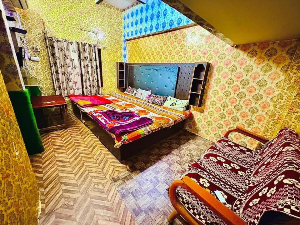 Maa Vaishno Guest House Bed and Breakfast in Varanasi