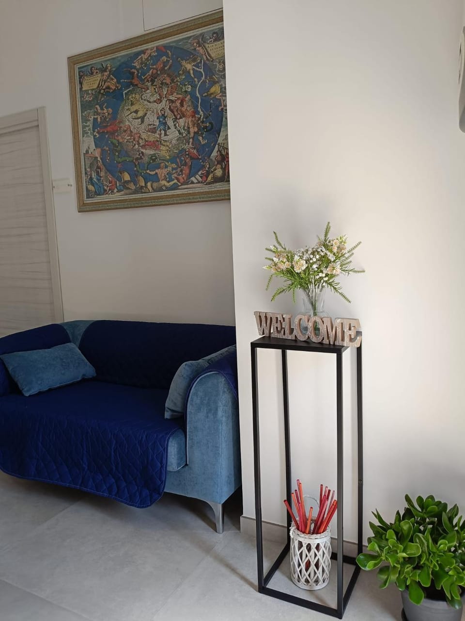 Kitchen or kitchenette, Seating area