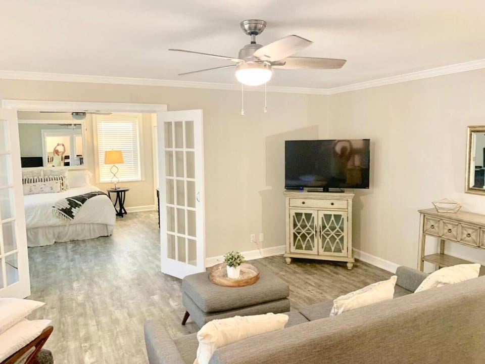 8N - Stylish 1 BD 1 BA condo in Downtown Atlanta House in Atlanta