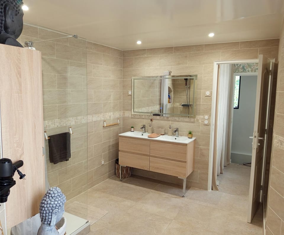 Elohan House Bed and Breakfast in Pontoise