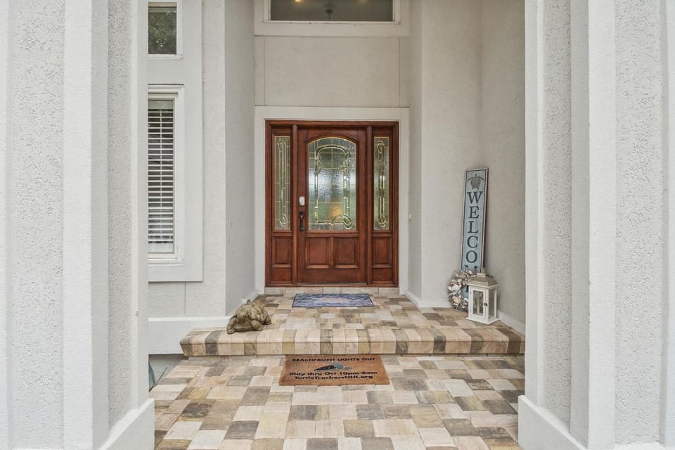 Private Dock & Pool Beach Access Nearby House in Hilton Head Island