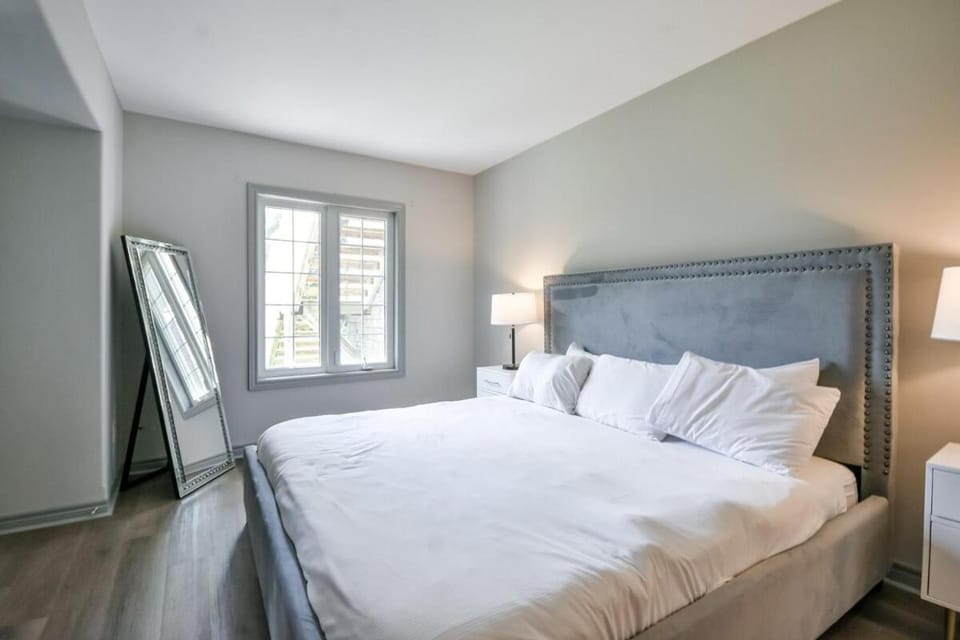 2BR King Suite Pool Sauna Heated Pool Apartment in New York