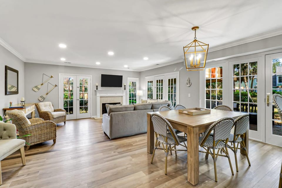132 Evian Villa Pool Tennis Pickleball & Beach Villa in North Forest Beach