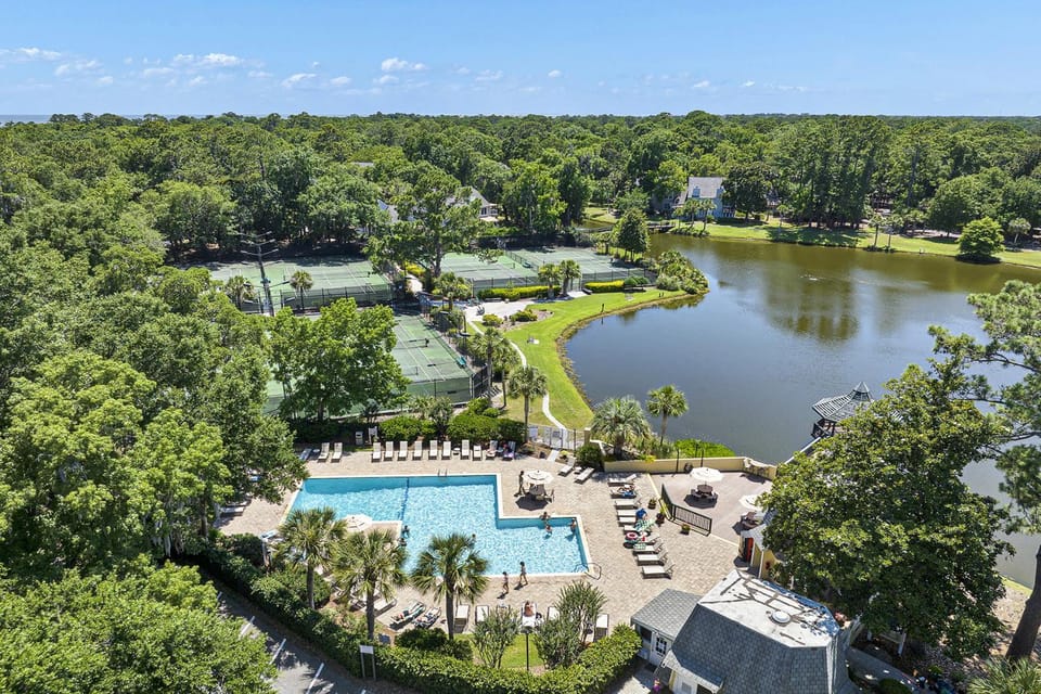 Pet-Friendly 128 Evian Villa Pool Pickleball Tennis & Beach Villa in North Forest Beach