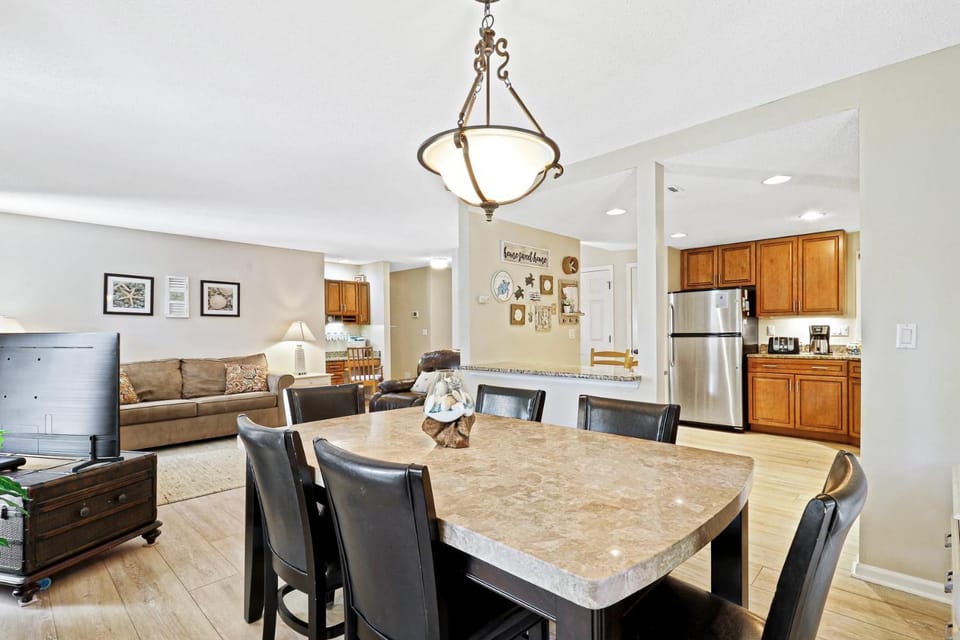 Pet-Friendly 128 Evian Villa Pool Pickleball Tennis & Beach Villa in North Forest Beach