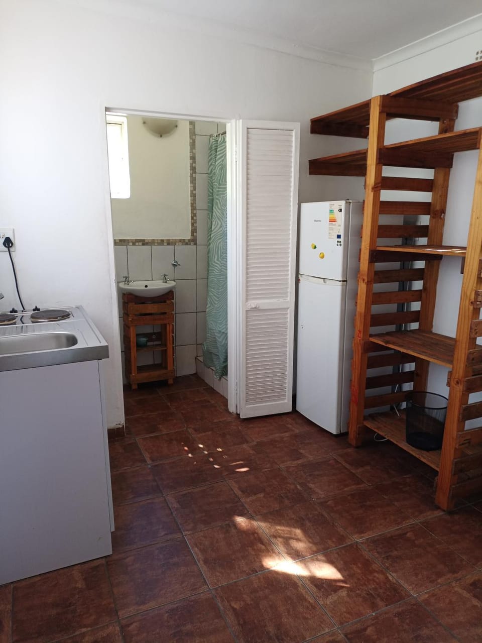 Kitchen or kitchenette, oven, wardrobe