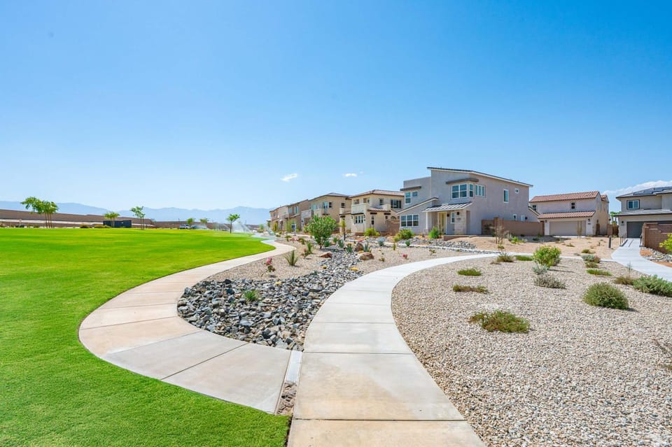 Stylish 3BR Oasis in Palm Desert Near El Paseo&Zoo House in Palm Desert