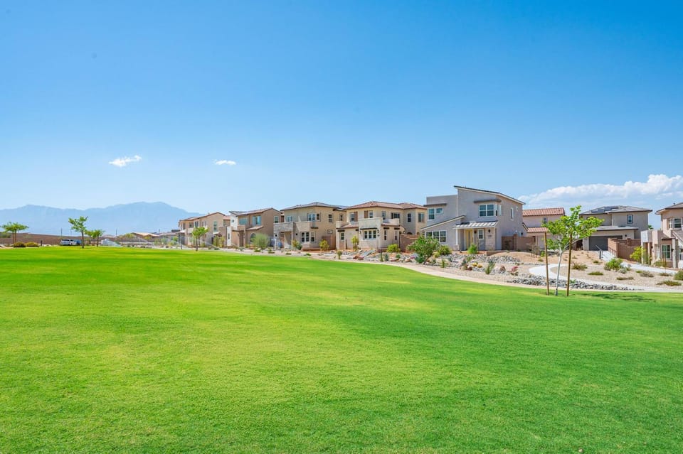 Stylish 3BR Oasis in Palm Desert Near El Paseo&Zoo House in Palm Desert