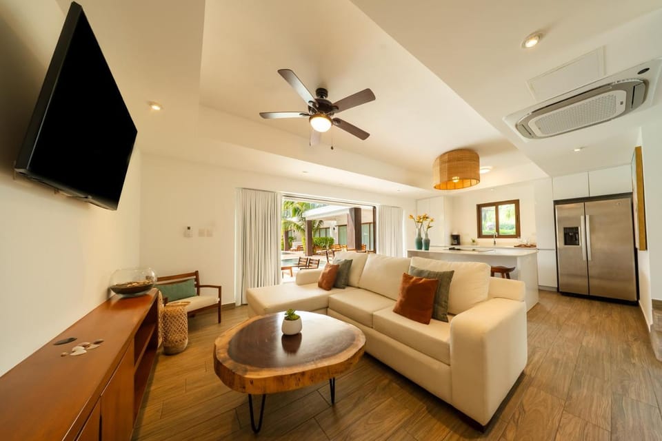 Designer Villa with Direct Pool Access Villa in Santa Rosa Department