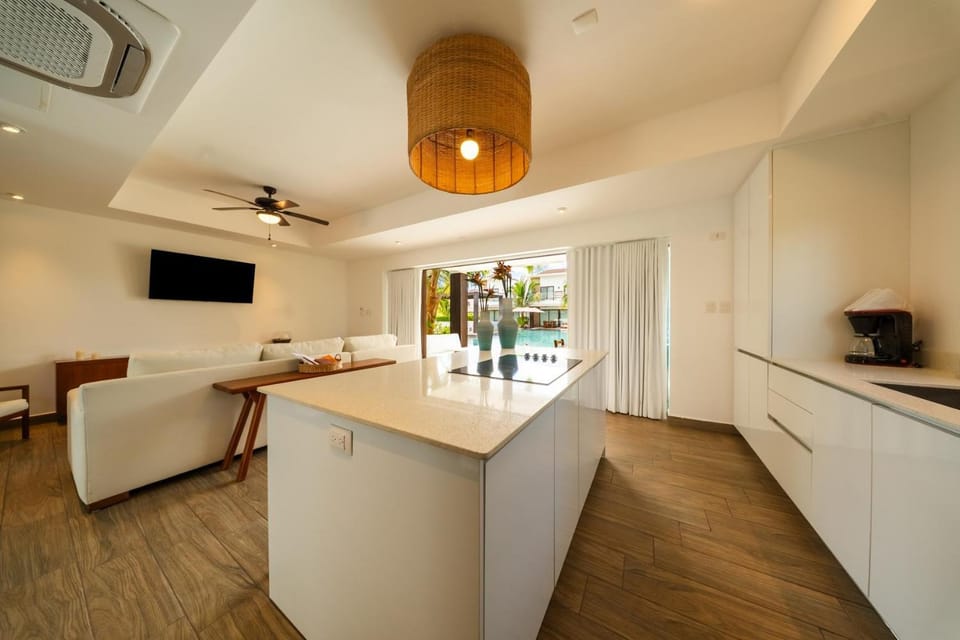 Designer Villa with Direct Pool Access Villa in Santa Rosa Department