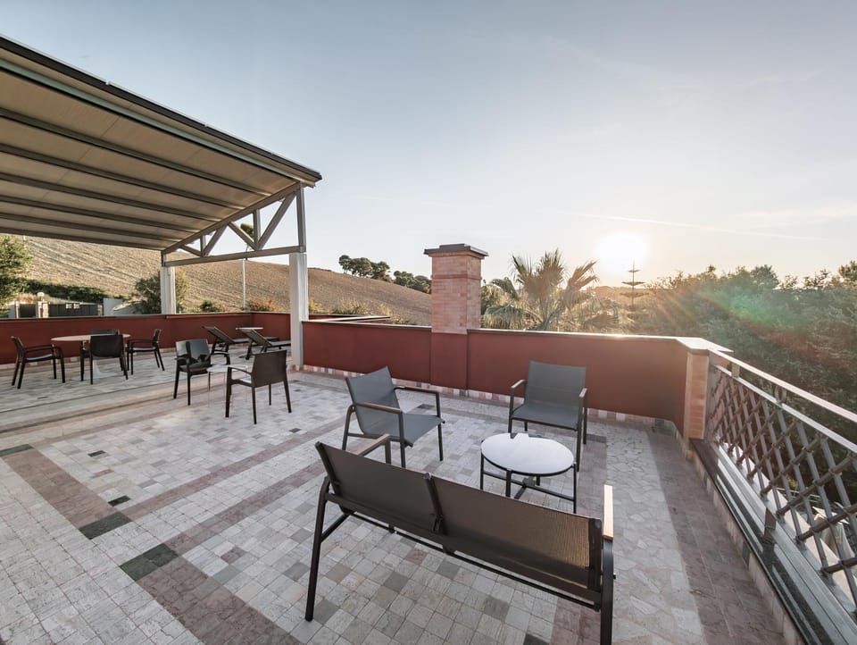 View (from property/room), Balcony/Terrace, Dining area