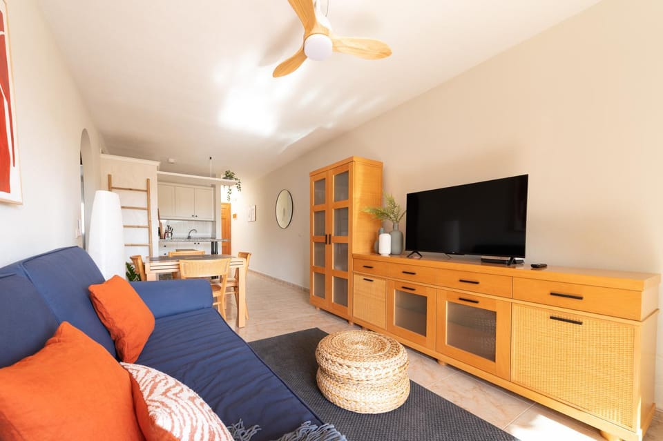 TV and multimedia, Kitchen or kitchenette, Living room, Seating area