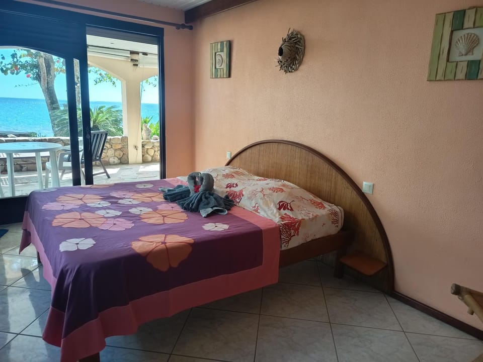 Bed, Photo of the whole room, Beach, Bedroom, Garden view, Landmark view, Mountain view, Sea view, children, internet