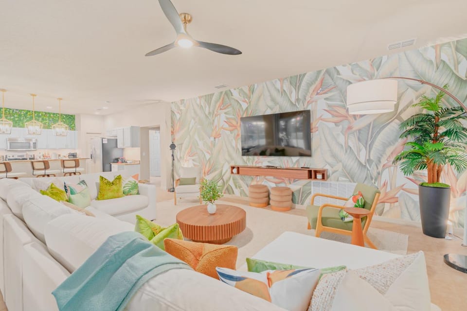 Communal lounge/ TV room, TV and multimedia, Living room, Seating area, Evening entertainment