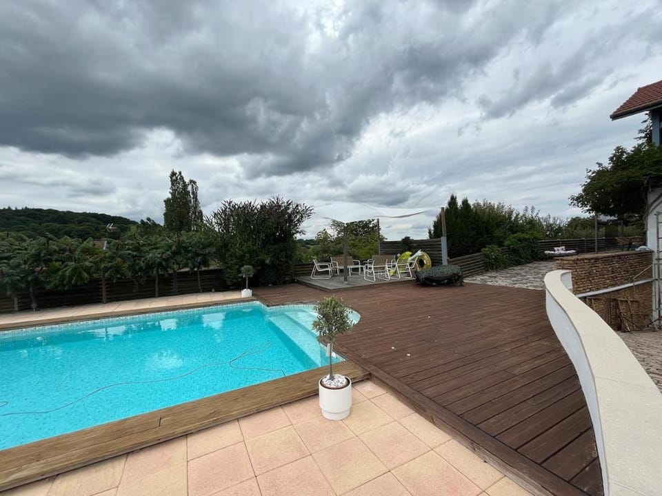 Pool view, Swimming pool, sunbed
