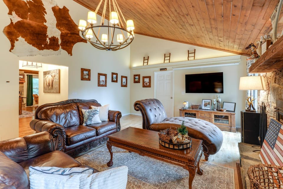 Deck & Game Room! Lakefront Blue Ridge Mtn Gem House in Watauga